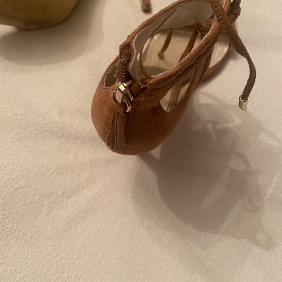 Tan suede sandal size 6 - Picture 3 of 7